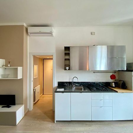 Piazzale Susa Bright Flat Con Veranda Милано Екстериор снимка
