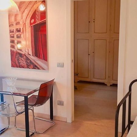 Piazzale Susa Bright Flat Con Veranda Милано Екстериор снимка