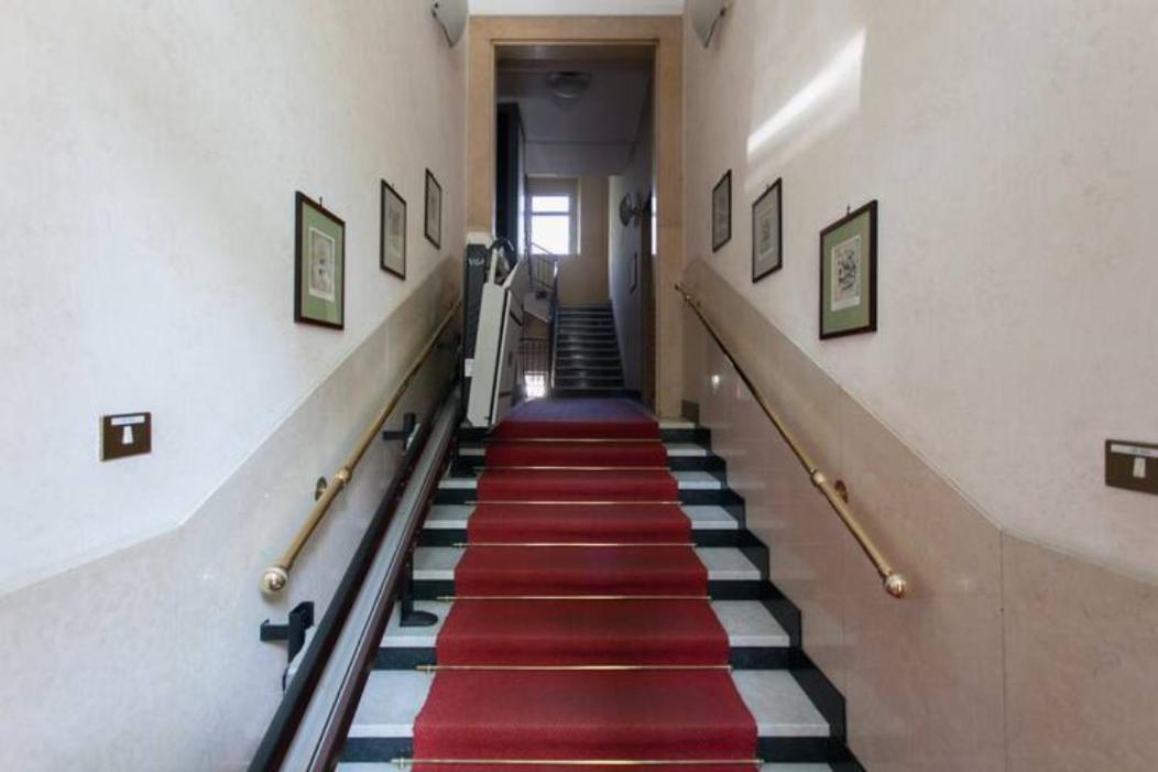 Piazzale Susa Bright Flat Con Veranda Милано Екстериор снимка