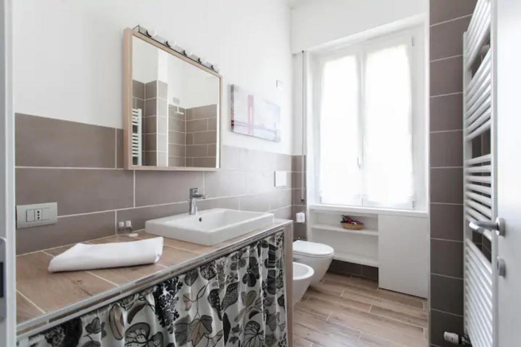 Piazzale Susa Bright Flat Con Veranda Милано Екстериор снимка