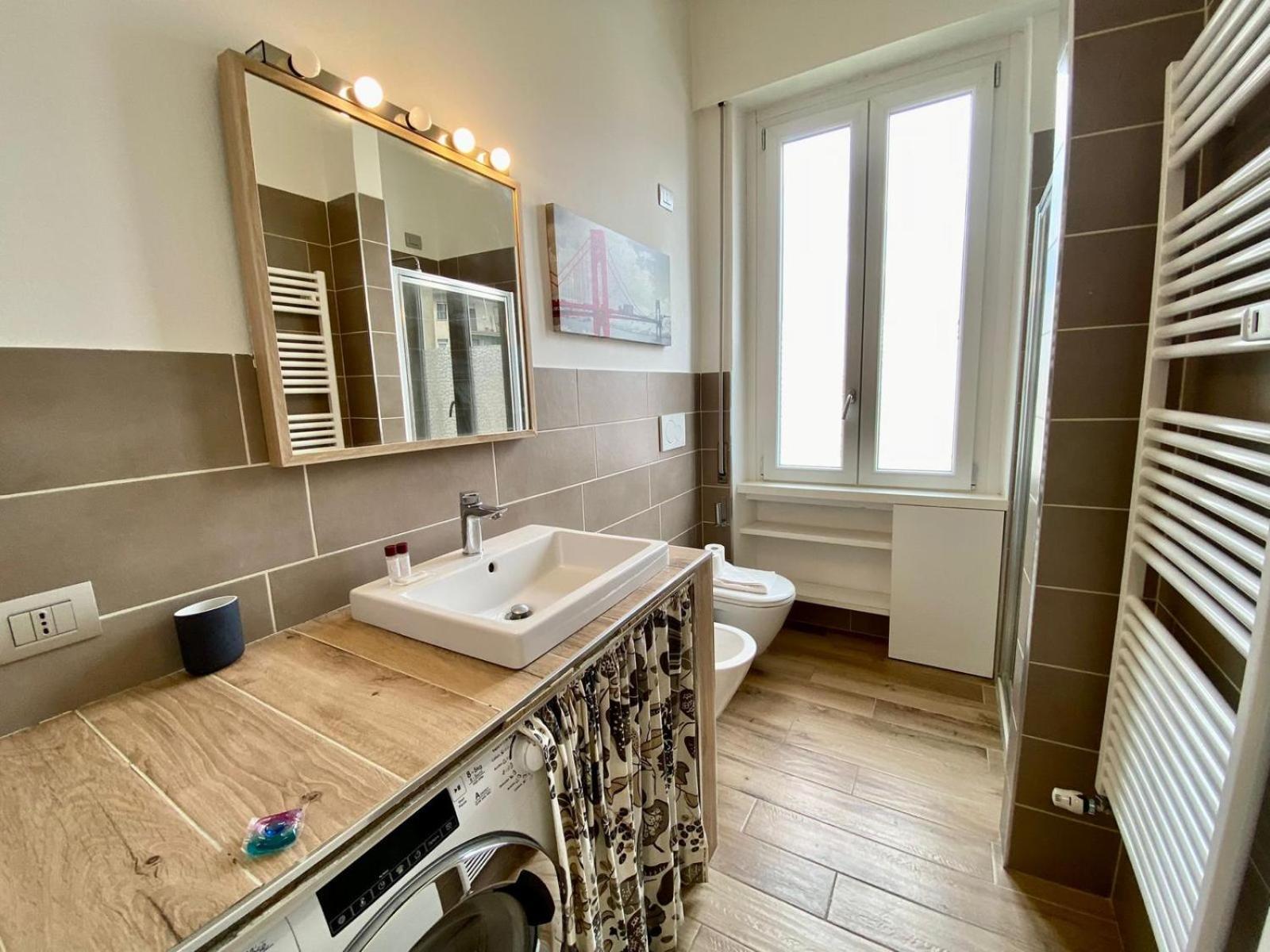 Piazzale Susa Bright Flat Con Veranda Милано Екстериор снимка