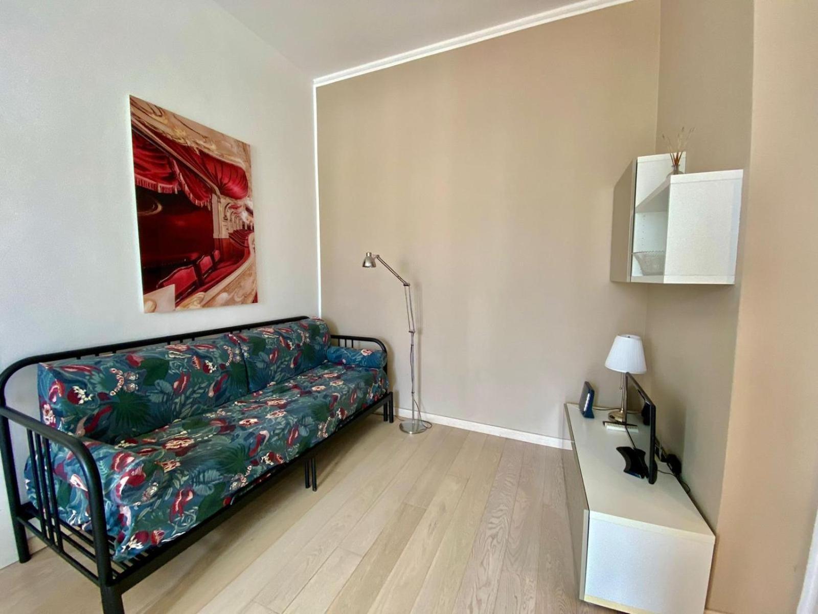 Piazzale Susa Bright Flat Con Veranda Милано Екстериор снимка