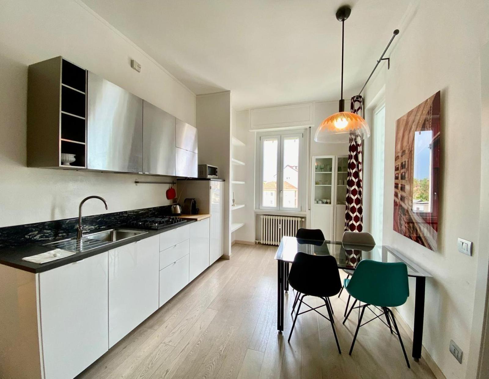 Piazzale Susa Bright Flat Con Veranda Милано Екстериор снимка